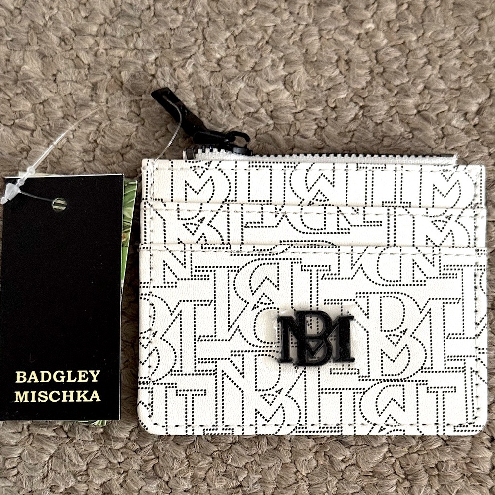❤️ NWT New Badgley Mischka White Mini Credit Card Holder Vegan